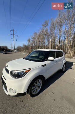 Позашляховик / Кросовер Kia Soul 2016 в 