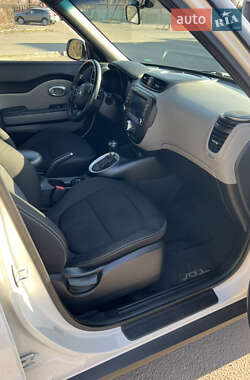 Позашляховик / Кросовер Kia Soul 2016 в 
