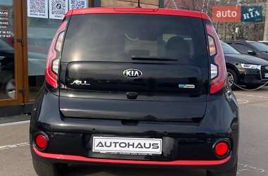 Позашляховик / Кросовер Kia Soul 2015 в 