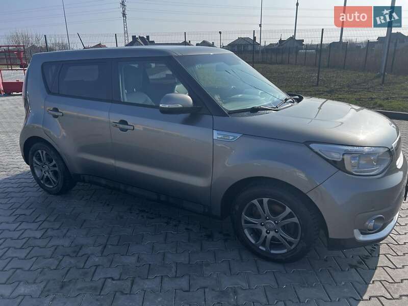 Позашляховик / Кросовер Kia Soul 2015 в Луцьку