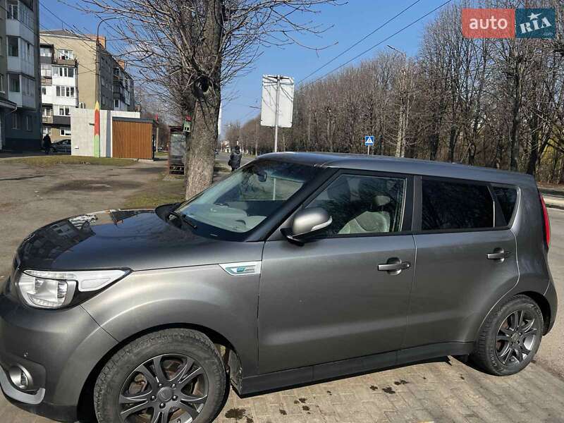 Позашляховик / Кросовер Kia Soul 2015 в Луцьку