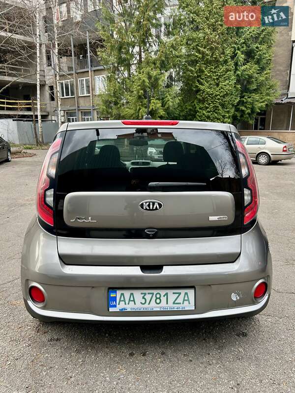 Внедорожник / Кроссовер Kia Soul 2016 в Киеве