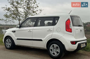 Позашляховик / Кросовер Kia Soul 2012 в 