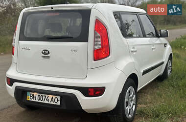 Позашляховик / Кросовер Kia Soul 2012 в 