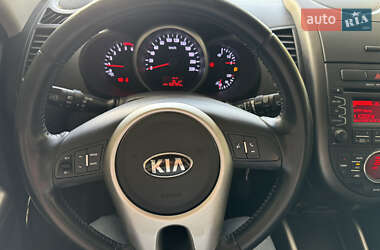 Позашляховик / Кросовер Kia Soul 2012 в 