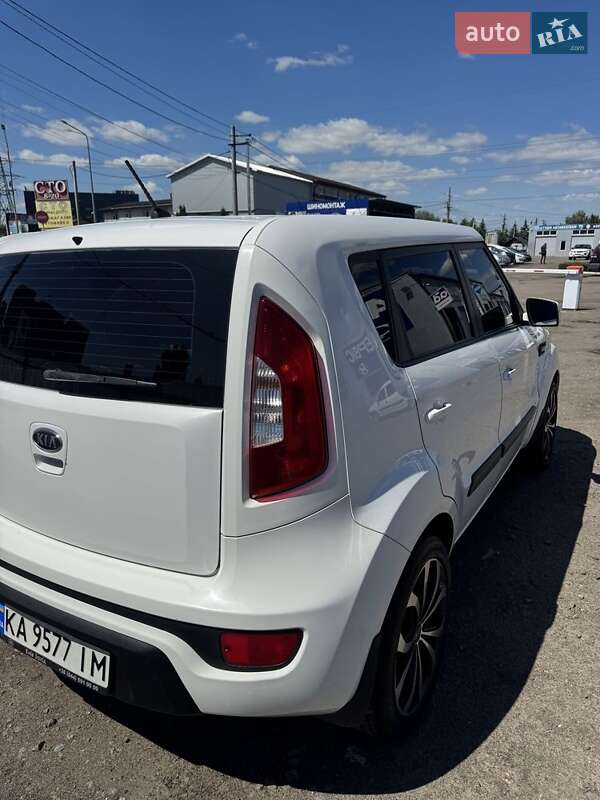 Внедорожник / Кроссовер Kia Soul 2011 в Вишневом