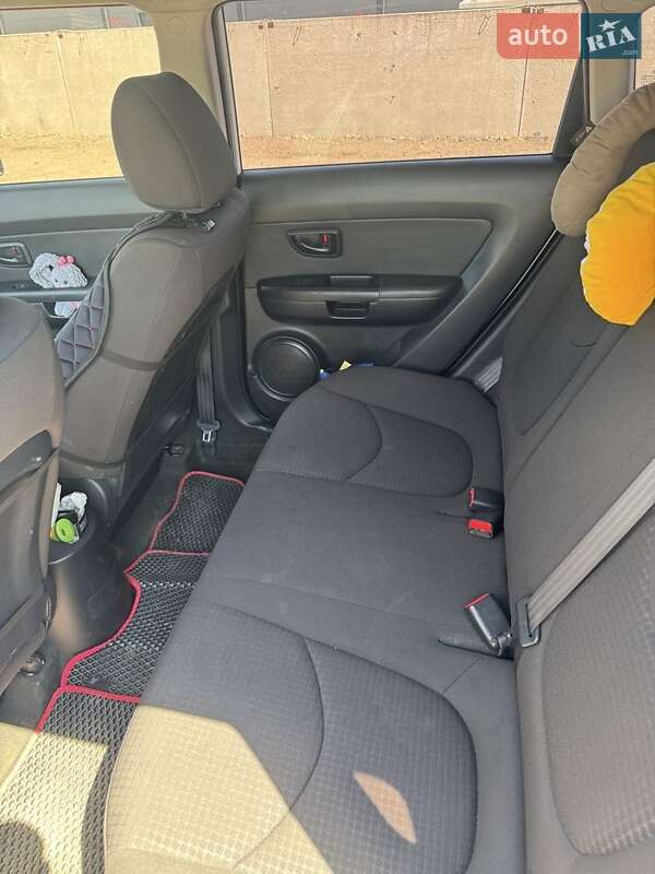 Внедорожник / Кроссовер Kia Soul 2011 в Вишневом