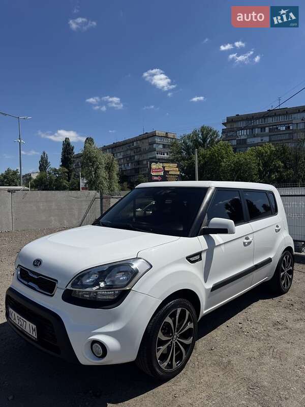 Внедорожник / Кроссовер Kia Soul 2011 в Вишневом