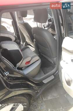 Позашляховик / Кросовер Kia Soul 2014 в 