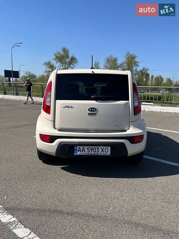 Позашляховик / Кросовер Kia Soul 2012 в Києві