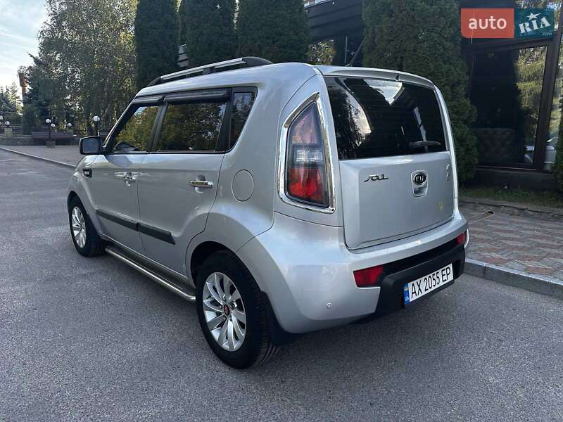 Внедорожник / Кроссовер Kia Soul 2010 в Краснограде
