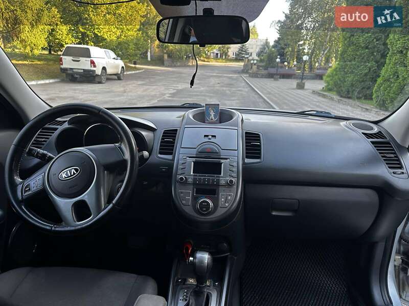 Внедорожник / Кроссовер Kia Soul 2010 в Краснограде