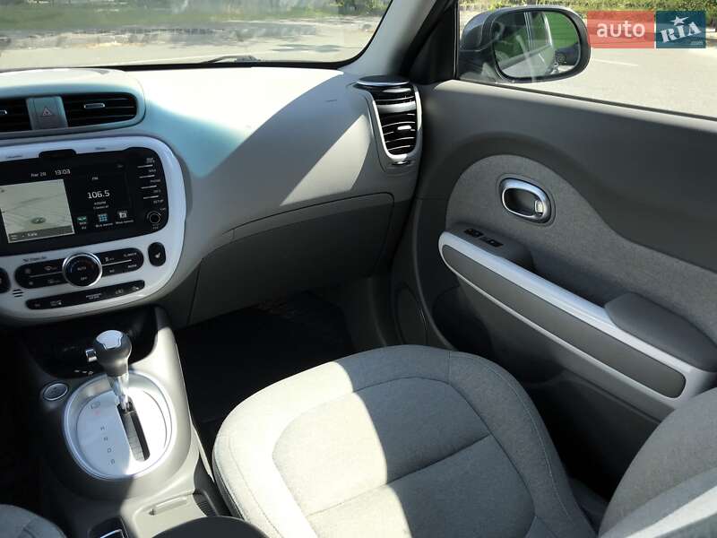 Позашляховик / Кросовер Kia Soul 2015 в Києві