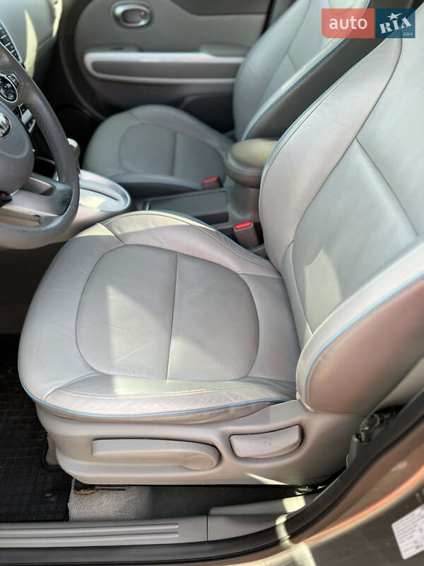 Внедорожник / Кроссовер Kia Soul 2016 в Владимире фото 28 Внедорожник / Кроссовер Kia Soul 2016 в Владимире