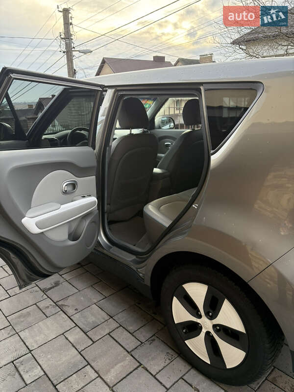 Внедорожник / Кроссовер Kia Soul 2016 в Ровно