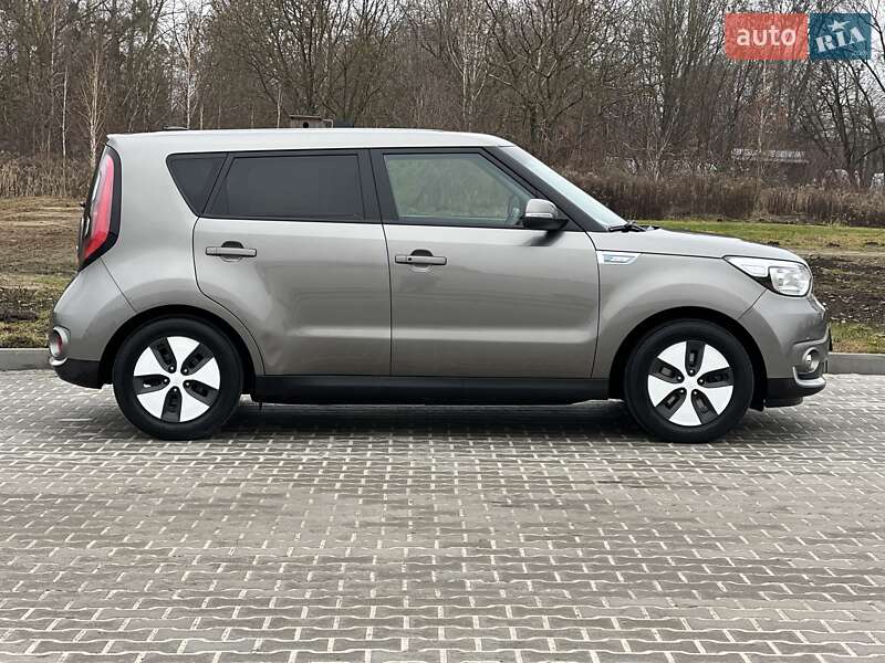 Позашляховик / Кросовер Kia Soul 2016 в Рівному