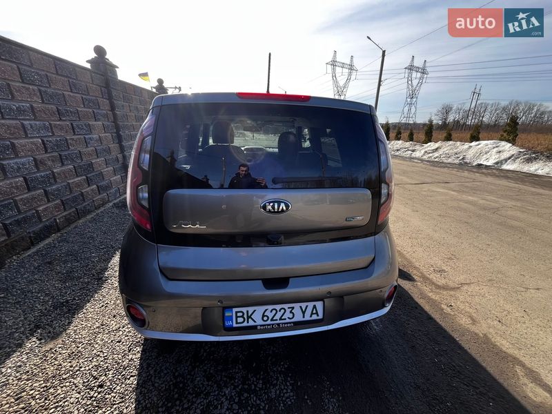 Внедорожник / Кроссовер Kia Soul 2015 в Ровно
