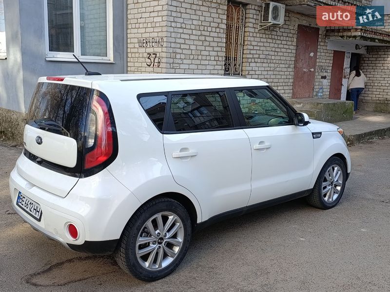 Внедорожник / Кроссовер Kia Soul 2016 в Вознесенске