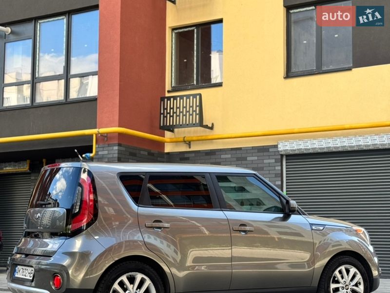 Позашляховик / Кросовер Kia Soul 2017 в Житомирі