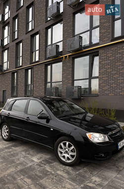 Хэтчбек Kia Spectra 2004 в 