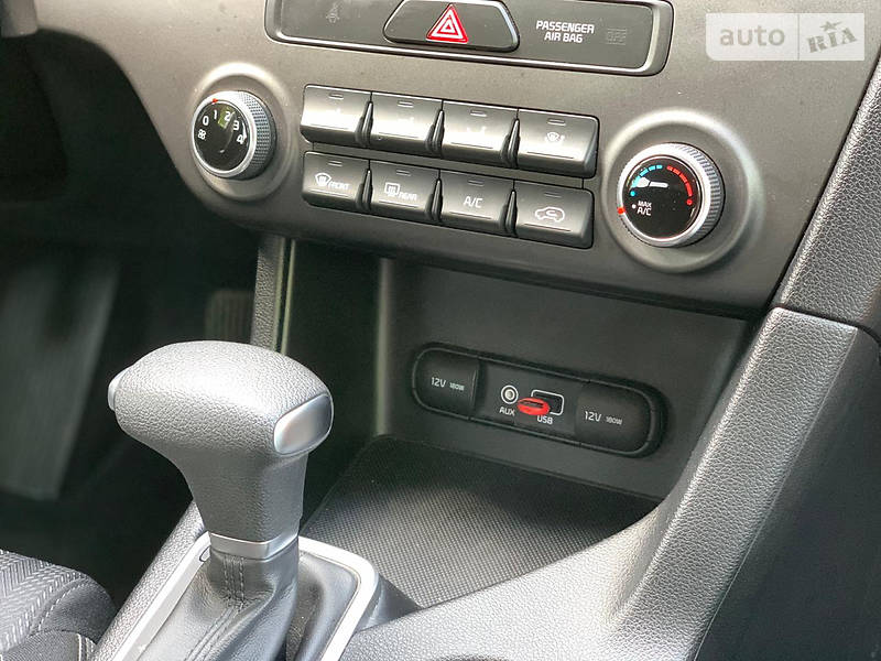 Позашляховик / Кросовер Kia Sportage 2016 в Львові