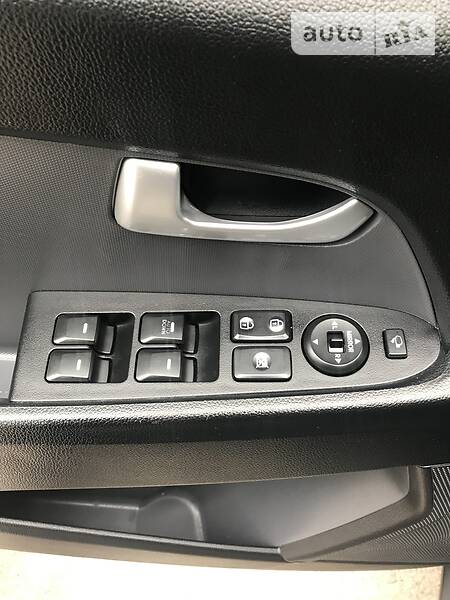 Позашляховик / Кросовер Kia Sportage 2011 в Рівному