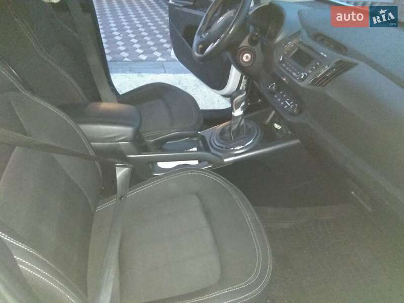 Внедорожник / Кроссовер Kia Sportage 2012 в Ивано-Франковске