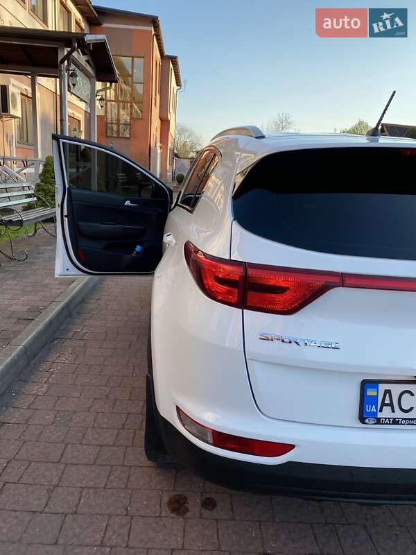 Внедорожник / Кроссовер Kia Sportage 2016 в Стрые