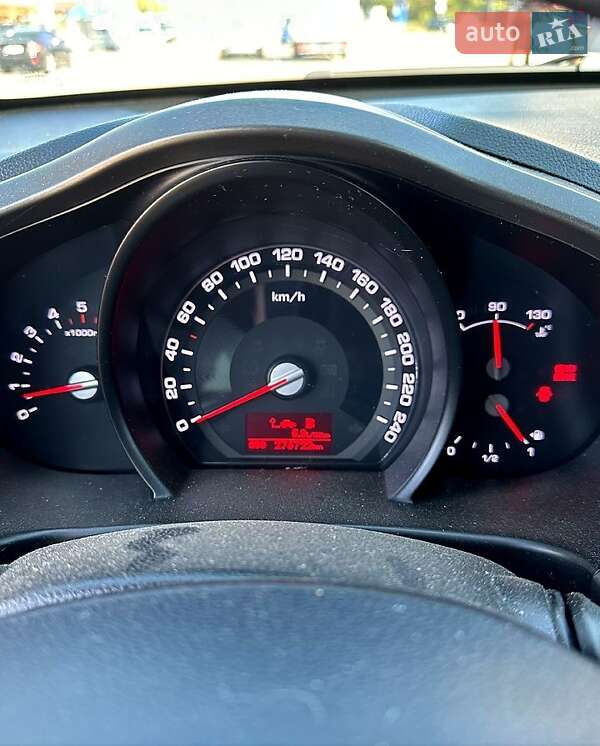 Внедорожник / Кроссовер Kia Sportage 2012 в Новгородке