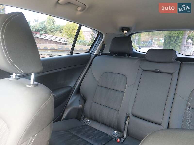 Позашляховик / Кросовер Kia Sportage 2016 в Долині