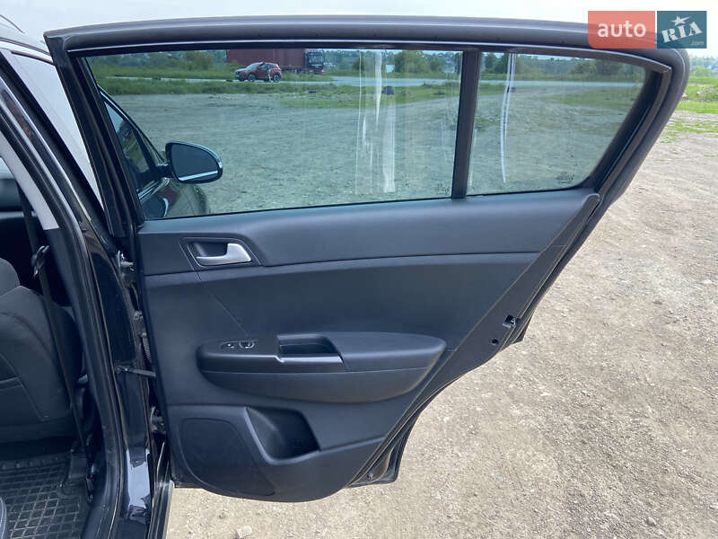 Внедорожник / Кроссовер Kia Sportage 2016 в Тернополе