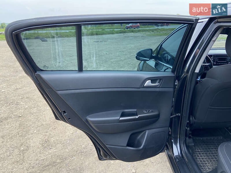 Внедорожник / Кроссовер Kia Sportage 2016 в Тернополе