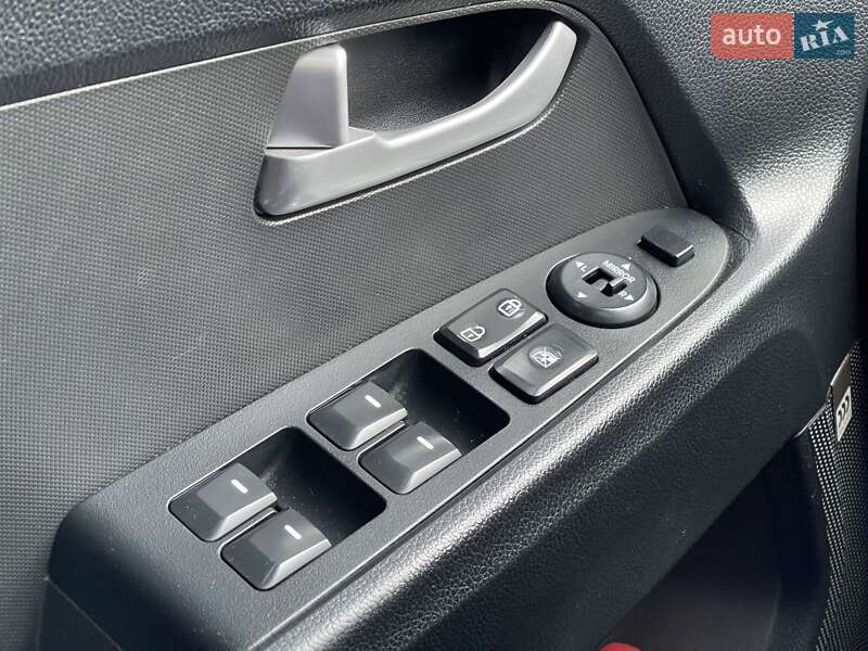 Внедорожник / Кроссовер Kia Sportage 2011 в Киеве