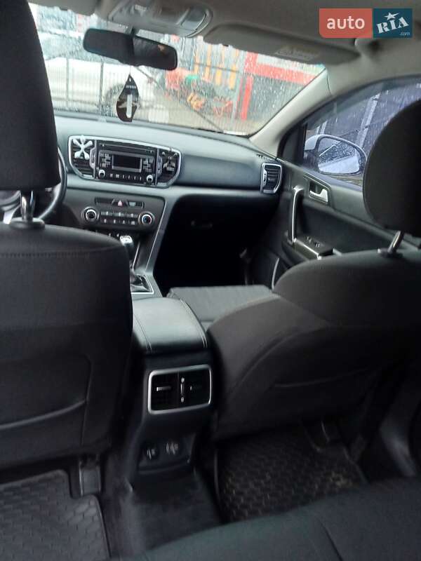 Внедорожник / Кроссовер Kia Sportage 2016 в Ужгороде фото 4 Внедорожник / Кроссовер Kia Sportage 2016 в Ужгороде