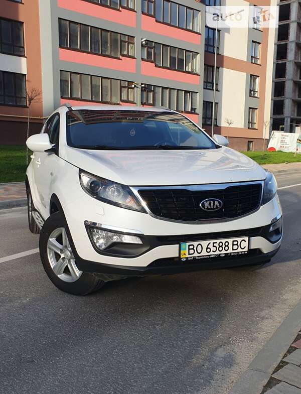 Позашляховик / Кросовер Kia Sportage 2015 в Тернополі