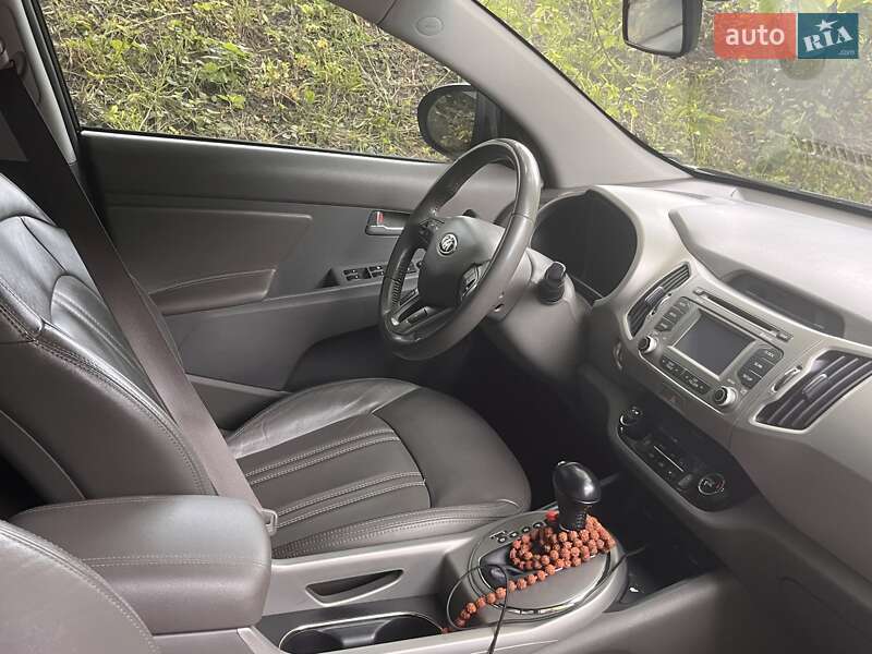 Позашляховик / Кросовер Kia Sportage 2015 в Чернівцях