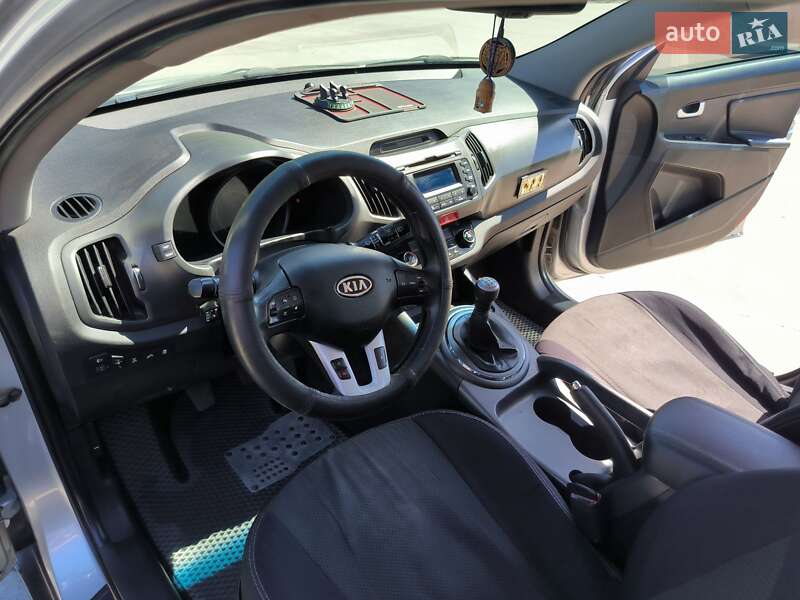 Внедорожник / Кроссовер Kia Sportage 2011 в Синельниково