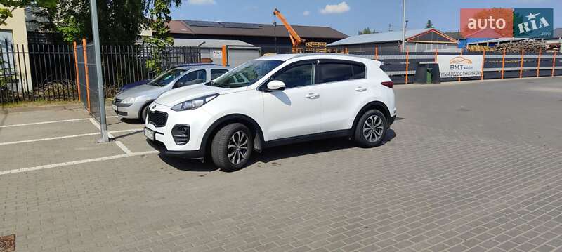 Внедорожник / Кроссовер Kia Sportage 2016 в Ивано-Франковске