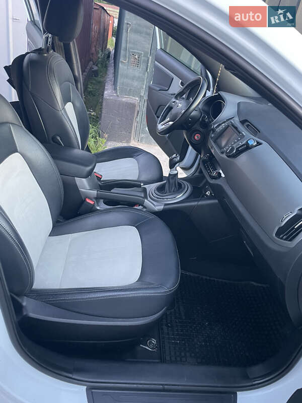 Позашляховик / Кросовер Kia Sportage 2015 в Львові