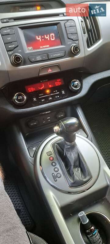 Позашляховик / Кросовер Kia Sportage 2015 в Чернівцях