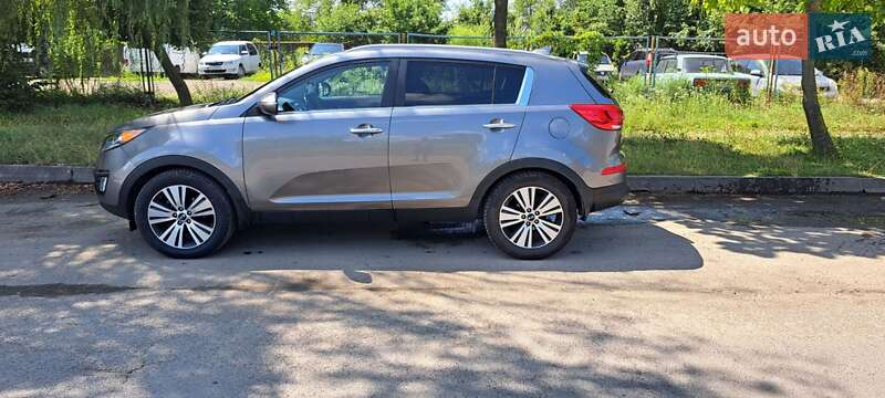 Позашляховик / Кросовер Kia Sportage 2015 в Чернівцях