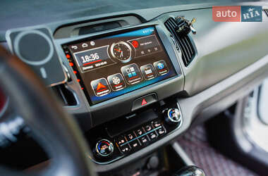 Внедорожник / Кроссовер Kia Sportage 2012 в 