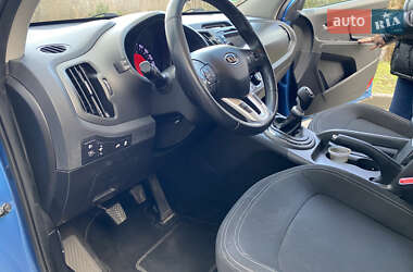 Внедорожник / Кроссовер Kia Sportage 2012 в Новояворовске