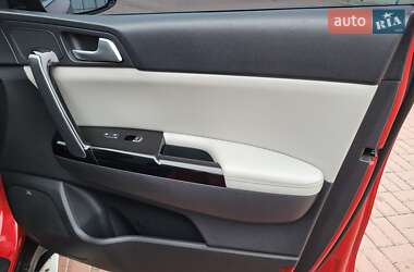 Позашляховик / Кросовер Kia Sportage 2016 в Полтаві