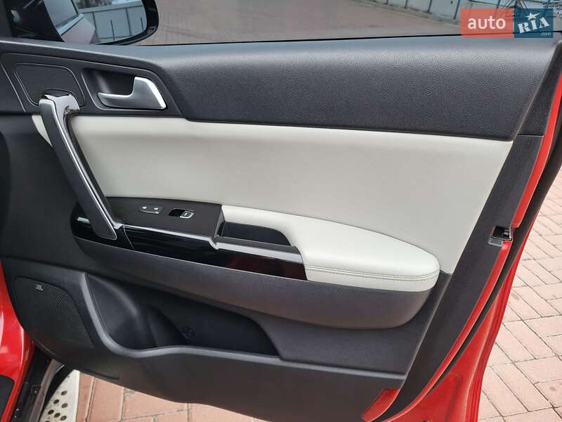 Позашляховик / Кросовер Kia Sportage 2016 в Полтаві