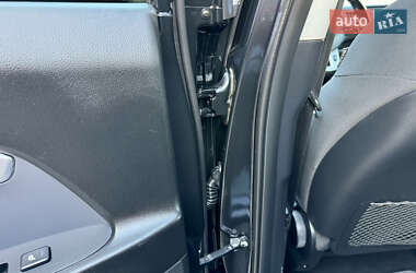 Позашляховик / Кросовер Kia Sportage 2013 в 