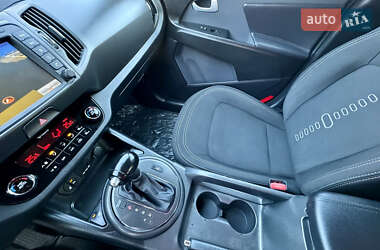 Позашляховик / Кросовер Kia Sportage 2013 в 