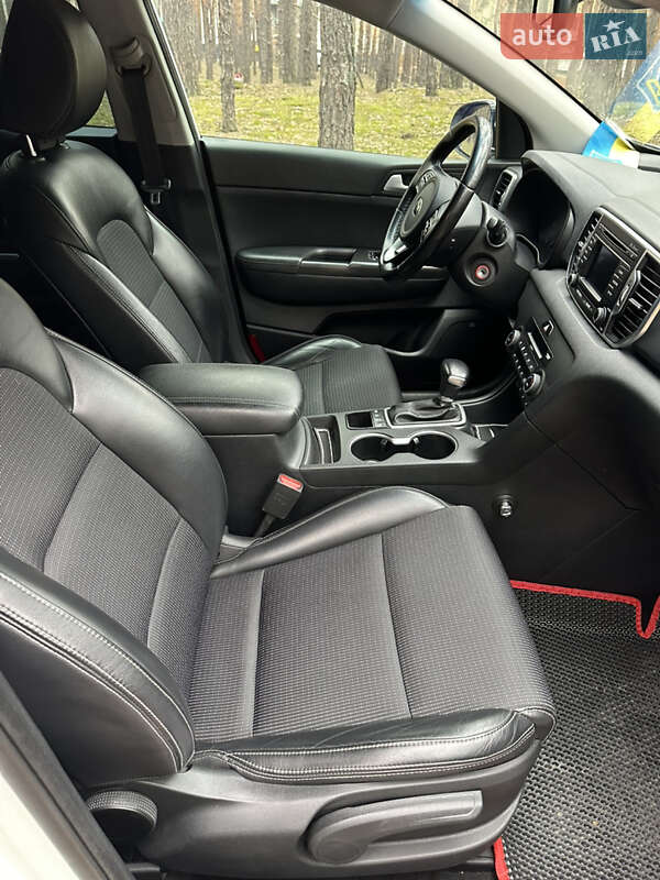 Позашляховик / Кросовер Kia Sportage 2017 в Гостомелі