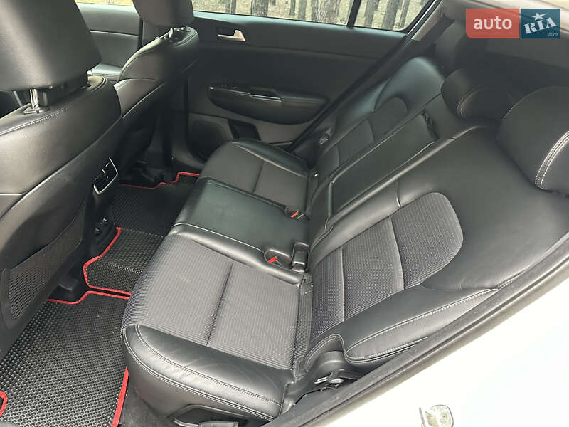 Позашляховик / Кросовер Kia Sportage 2017 в Гостомелі