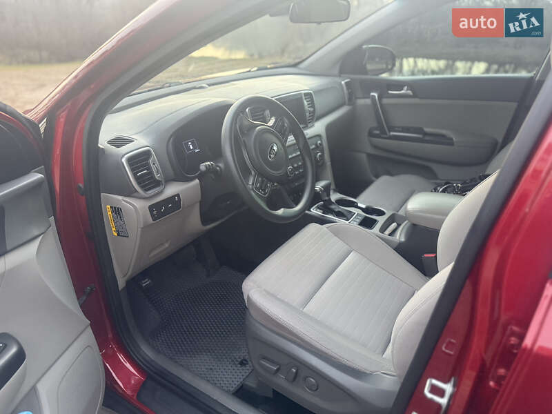 Внедорожник / Кроссовер Kia Sportage 2017 в Вишневом фото 11 Внедорожник / Кроссовер Kia Sportage 2017 в Вишневом